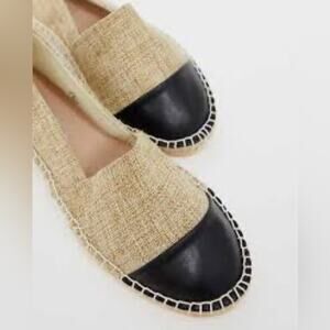 💕Beige fashion loafers with faux leather toe! Sz 7 NWOT